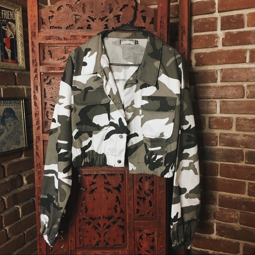 MISGUIDED CROPPED CAMO JACKET